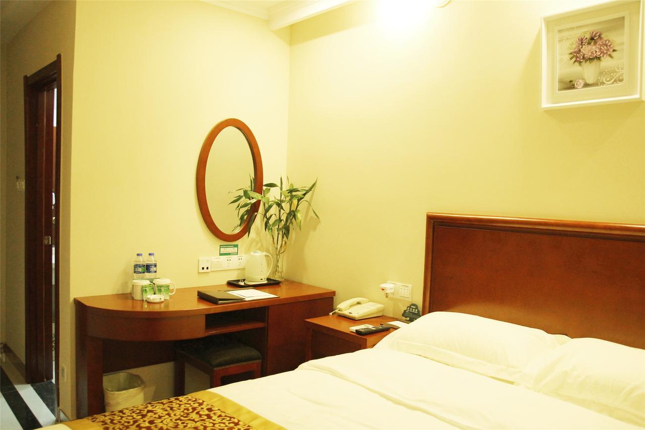 Greentree Pudong New District Yangsi Metro Station Yangxin Road Shell 3* Shanghai